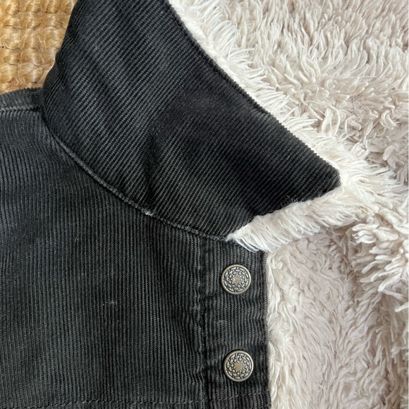 Levis Cropped Cordurouy Sherpa Jacket - Picture 8 of 13